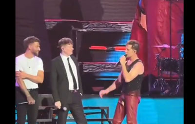 Noticia de Almera 24h: A David Bisbal se le rompe el pantaln sobre el escenario y as reacciona