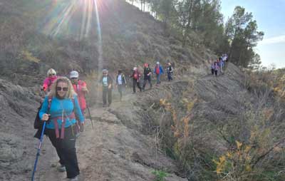 Medio centenar de senderistas disfrutaron del Geoparque en la ltima salida del ao del programa 'Deporte y Naturaleza'