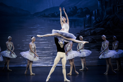 El Ballet Clsico Internacional brilla por el equilibrio entre tcnica, interpretacin y ambientacin en ‘El Lago de los Cisnes’