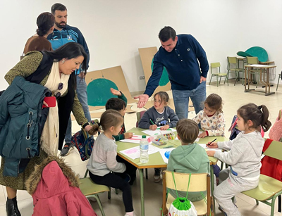 Una Escuela de Navidad en Njar con actividades deportivas, manualidades, experimentos, robtica y recetas para nios