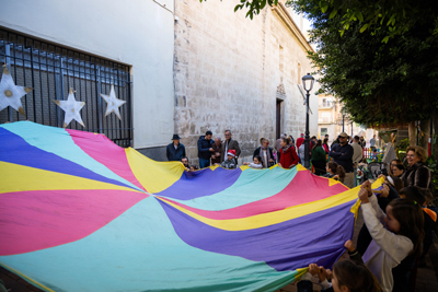 Noticia de Almera 24h: La Plaza de la Virgen del Mar acoge hasta el 30 de diciembre talleres y actividades grupales para vivir Una Navidad Sostenible  