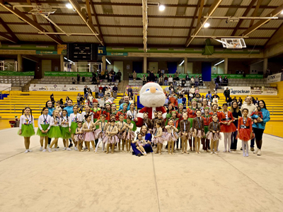 La Escuela de Gimnasia Rtmica Poniente El Ejido ofrece su exhibicin de Navidad