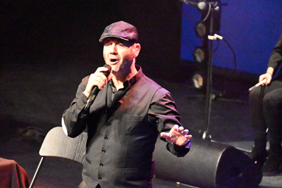 Paco Candela ofrece lo mejor de su repertorio en dos horas en el Teatro Auditorio de Roquetas de Mar