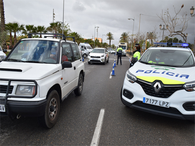 Solo dos conductores dieron positivo en los casi cien controles de la Polica Local de Vcar contra el consumo de alcohol y drogas al volante