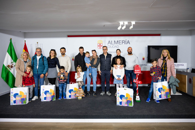 Noticia de Almera 24h: 40 trabajos participan en el II Concurso Infantil ‘Crea tu Navidad reciclando’