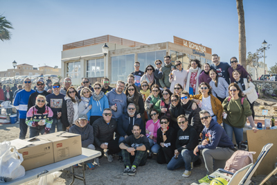 Miles de personas celebran en torno a las hogueras las tradicionales Moragas en Roquetas de Mar