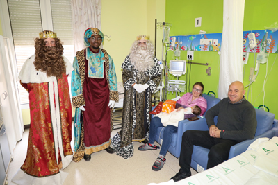 Los Reyes Magos visitan el Hospital Universitario Poniente y la Residencia 