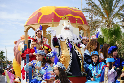 Noticia de Almera 24h: La Cabalgata de Reyes Magos lleva la ilusin a todos los rincones de Vcar