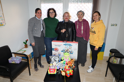 El Ayuntamiento realiza una entrega solidaria de juguetes a los Centros de Atencin Infantil Temprana de El Ejido