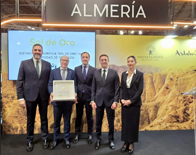 Vera entrega en FITUR la distincin honorfica “Sol de Oro” a la Universidad de Granada y presenta el proyecto del nuevo Centro de Interpretacin y Recepcin de Visitantes del Parque Arqueolgico “Bayra” 