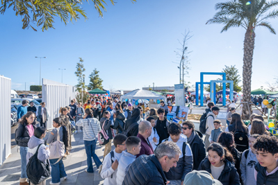 Alumnado del IES El Parador recrean FITUR en el Parque de la Msica para descubrir otras culturas 