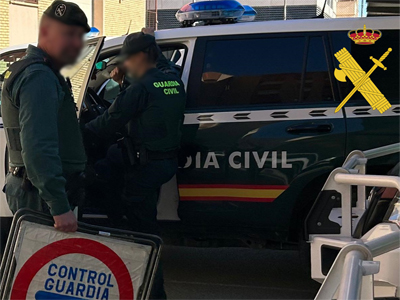 La Guardia Civil detiene a dos jvenes por un robo y uso de armas en Pechina