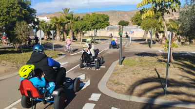 Cerca de mil alumnos de Infantil, Primaria, Aula Especfica y TEA han pasado ya por la XIX edicin de Educacin Vial de Vcar