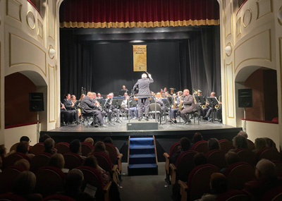 La Banda Municipal de Almera deleita en su recorrido por compositores andaluces en un nuevo concierto matinal en el Teatro Apolo