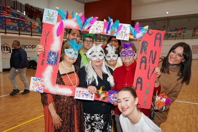 Noticia de Almera 24h: El III Encuentro de Carnaval de Mayores inaugura el programa festivo en el municipio de Vcar