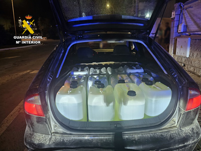 Noticia de Almera 24h: La Guardia Civil interviene ms de 8.000 litros de combustible en el litoral de Almera 