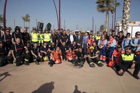 Ms de una treintena de efectivos de Bomberos, sanitarios y Fuerzas de Seguridad participan en un simulacro de accidente en el Recinto Ferial