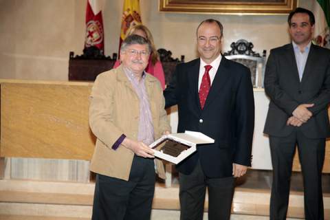 El alcalde elogia la labor de los alcaldes de barrio en el homenaje de despedida tras la divisin de la ciudad en distritos