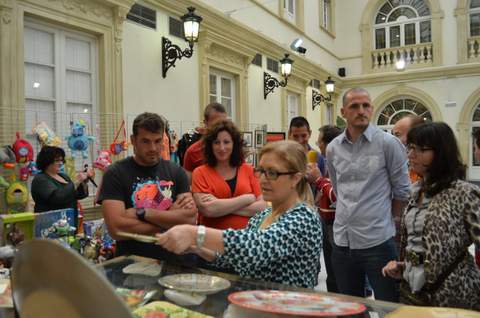 La UD Almera apoya el mercadillo solidario de AFIAL en Diputacin