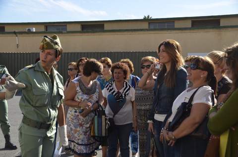 Medio centenar de usuarias de los Centros Municipales de la Mujer visitan la base militar de La Legin