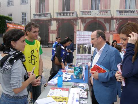 El alcalde inaugura con gran xito de participacin la Feria del Asociacionismo en la Plaza Vieja