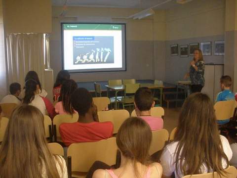 Alumnos del IES Villa de Vcar asisten a unos talleres de sensibilizacin y prevencin del tabaquismo