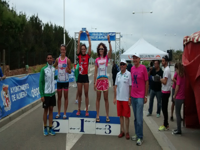 El X Triatln Ciudad de Almera se alza contra el viento en El Toyo