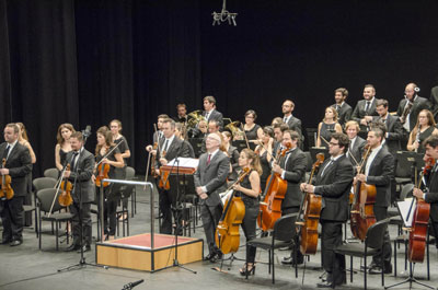 La OCAL ofrece un concierto lleno de emocin y energa, junto al violinista Jess Reina