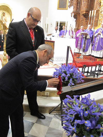 El Ayuntamiento de Vera impone la Medalla de Oro de la ciudad al Santsimo Cristo de la Misericordia