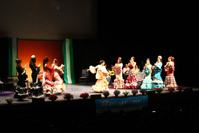 El Desfile de Moda Flamenca Rocymar en El Ejido reivindica la igualdad entre hombres y mujeres