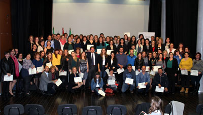 Finaliza el curso de las Escuelas de Padres y Madres con un gran acto de entrega de diplomas en el que participan ms de 200 personas