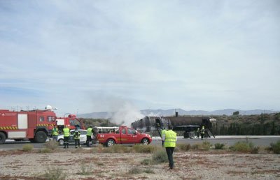 El simulacro de accidente areo en Almera ha contado con ms de 120 personas