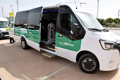 Verdiblanca adquiere un nuevo microbús adaptado con mayor confort y tecnologías avanzadas