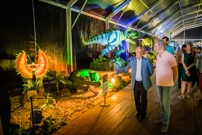 El alcalde inaugura la exposicin Dino XXL, la mejor exhibicin de Dinosaurios a tamao real de Europa 