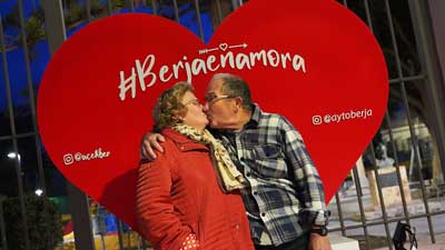 Los corazones llegan a las calles de Berja para impulsar el comercio local en San Valentn
