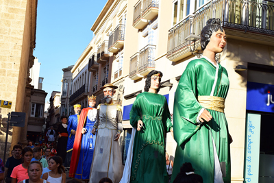 Los Gigantes y Cabezudos cumplen con la tradicin durante la Feria de Almera