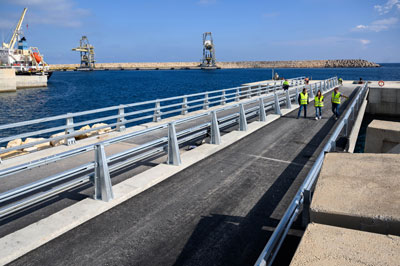 El Puerto de Carboneras ampla capacidad de atraque con la conexin del duque de alba a tierra