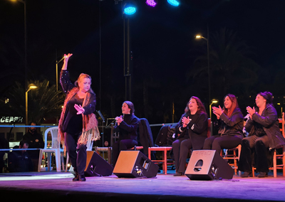 La Casa de los Sordera conquista la Plaza de las Velas con el soniquete genuino de la Navidad Flamenca jerezana