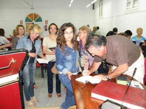  Exito absoluto en la presentacin del libro de Francisco Hernndez Benzal en Carboneras