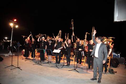 Ms de un millar de almerienses celebran el Da Europeo de la Msica en la Playa del Palmeral