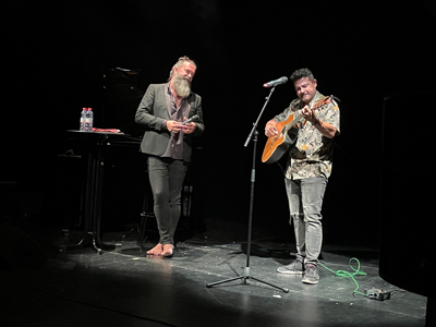 José Luis Jaén conmueve con su voz en el Teatro Apolo, en el inicio de su gira española 