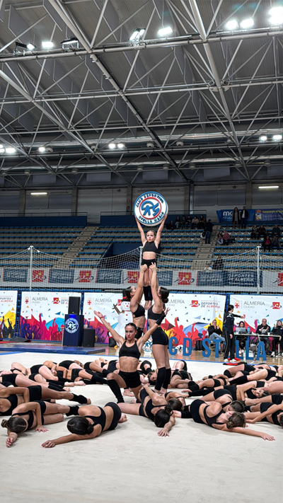 Ms de 1.300 gimnastas muestran su calidad tcnica y progresin en la exhibicin de Navidad del club Stella Maris