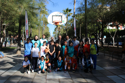 Las calles de Almera se han llenado hoy de deporte para fomentar su prctica durante la Navidad