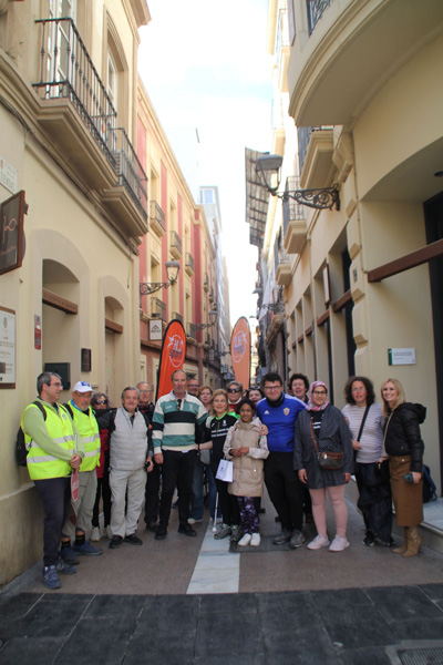 Ms de 35 personas han conocido el centro histrico de forma inclusiva a travs de una marcha saludable 